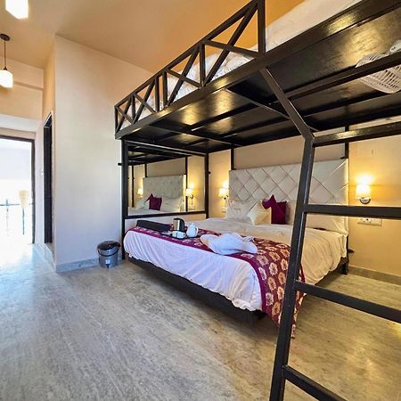 אודייפור Hotel Nirvana Lakeside מראה חיצוני תמונה