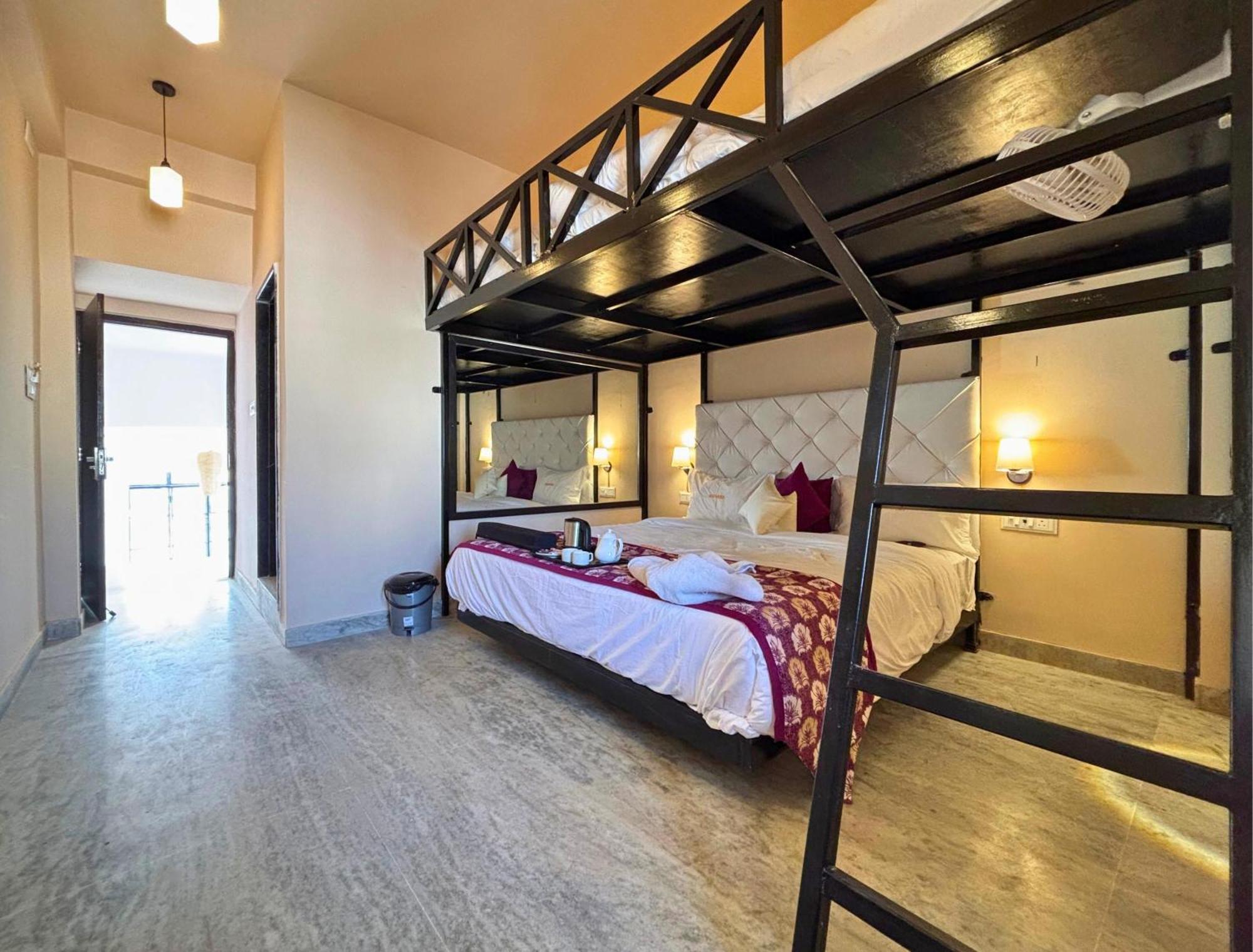 אודייפור Hotel Nirvana Lakeside מראה חיצוני תמונה