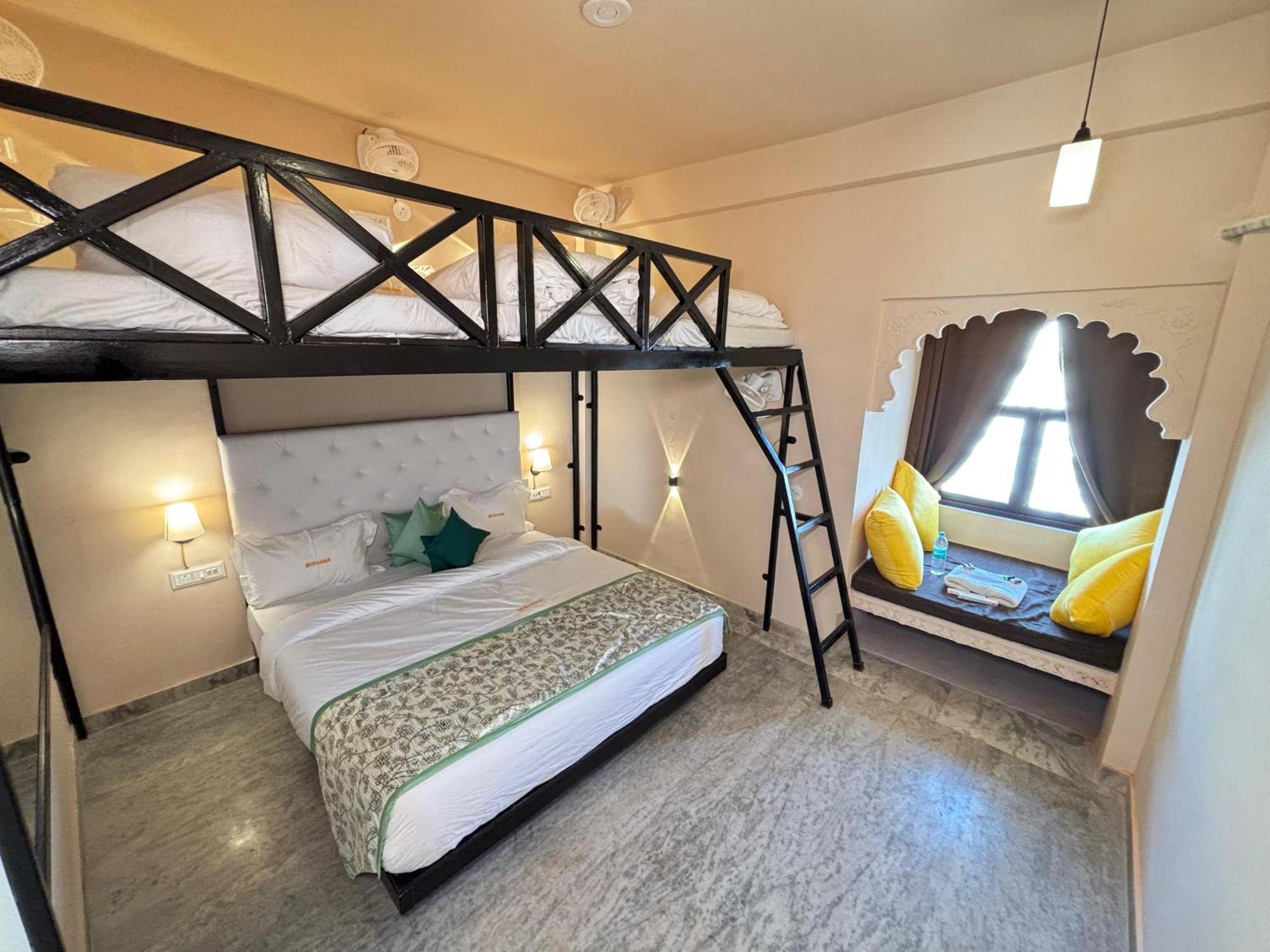 אודייפור Hotel Nirvana Lakeside מראה חיצוני תמונה