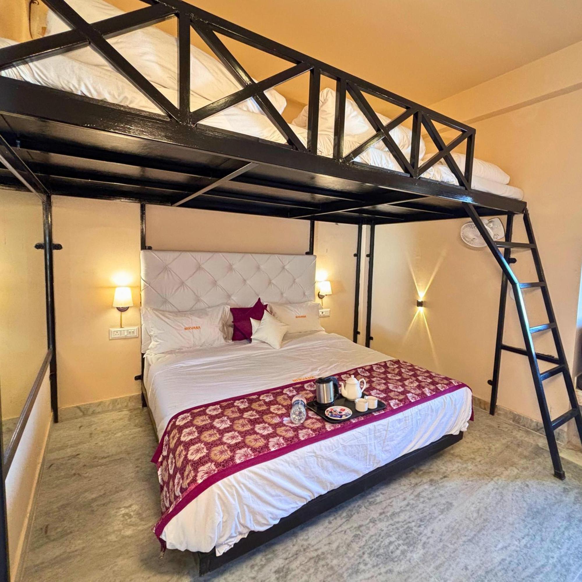 אודייפור Hotel Nirvana Lakeside מראה חיצוני תמונה